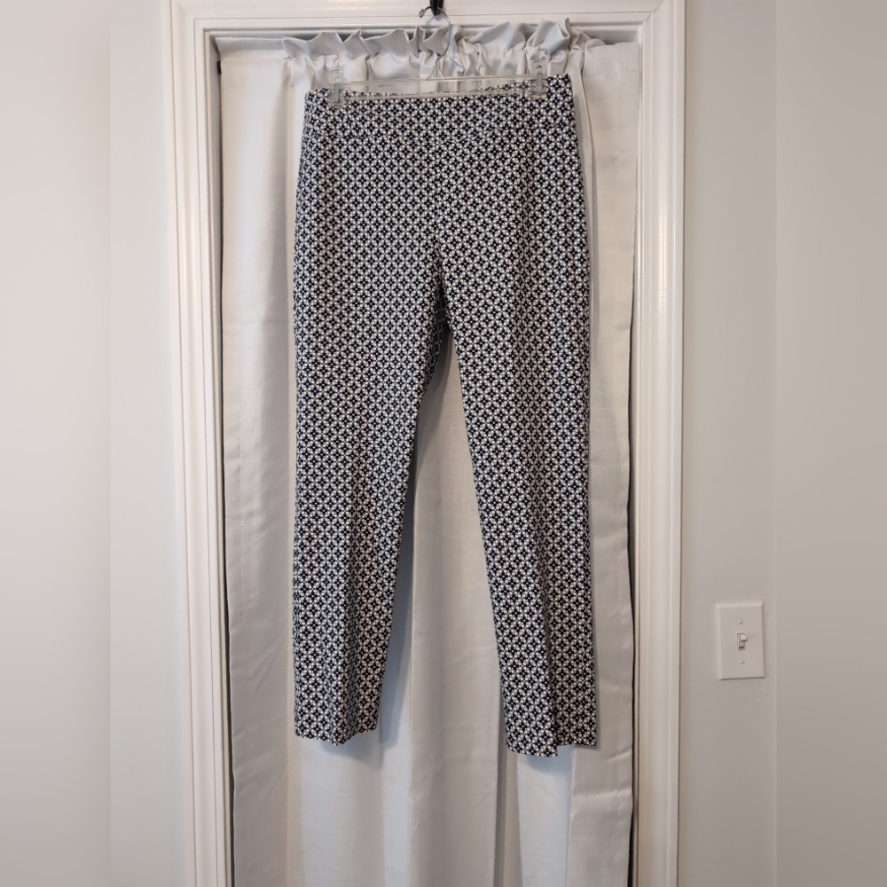 Attyre New York Women's‎ Blue & White Floral Patterned Straight Cropped Pants 32